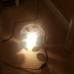 IKEA Knubbig 7” Table Lamp Black Glass Globe Floral Hibiscus Round